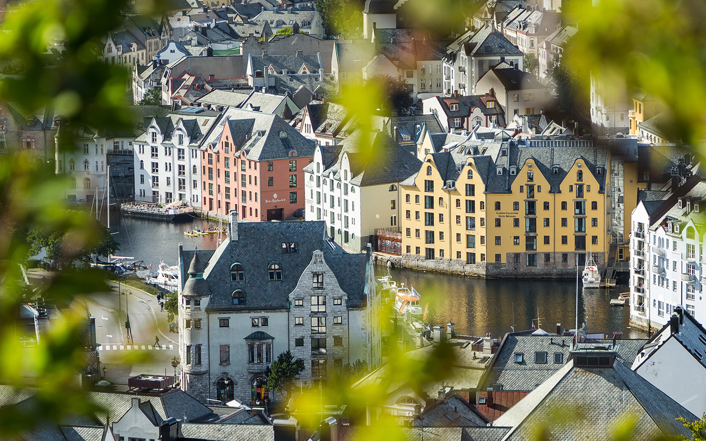 Brosundet i Ålesund. Foto