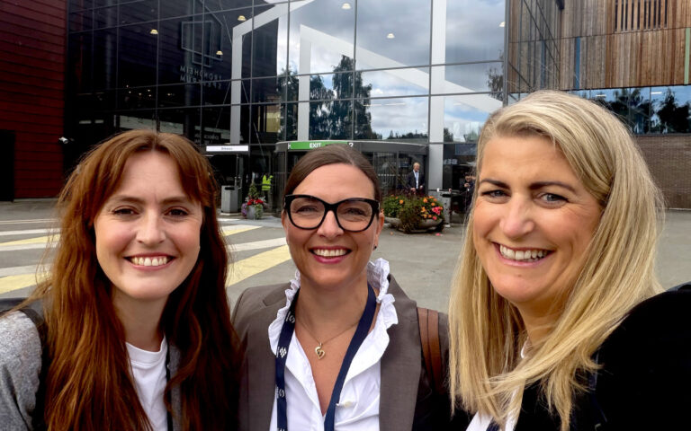Ingrid, Vibeke og Gerd Alise i Doxacom. Foto