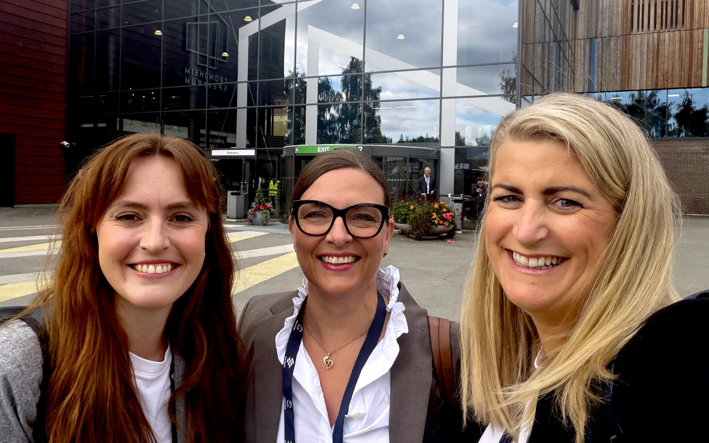 Ingrid, Vibeke og Gerd Alise i Doxacom. Foto